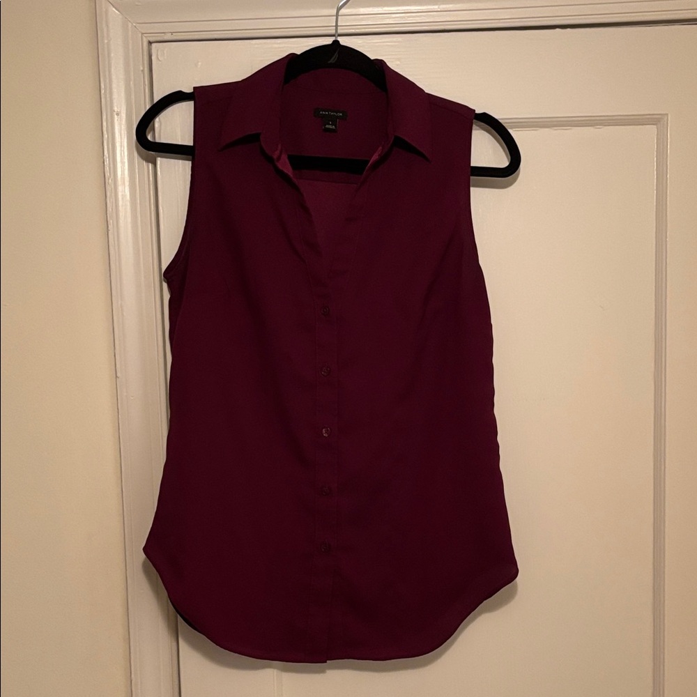 Ann Taylor Sleeveless Button-Down Top in Deep Plum